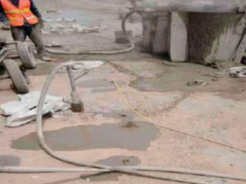 海盐水泥混凝土路面板底注浆技术 路面脱空注浆整治方案